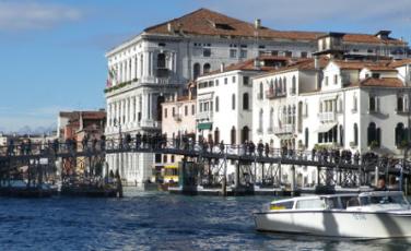 Ponte votivo della Salute (foto: www.aguidetovenice.co.uk)